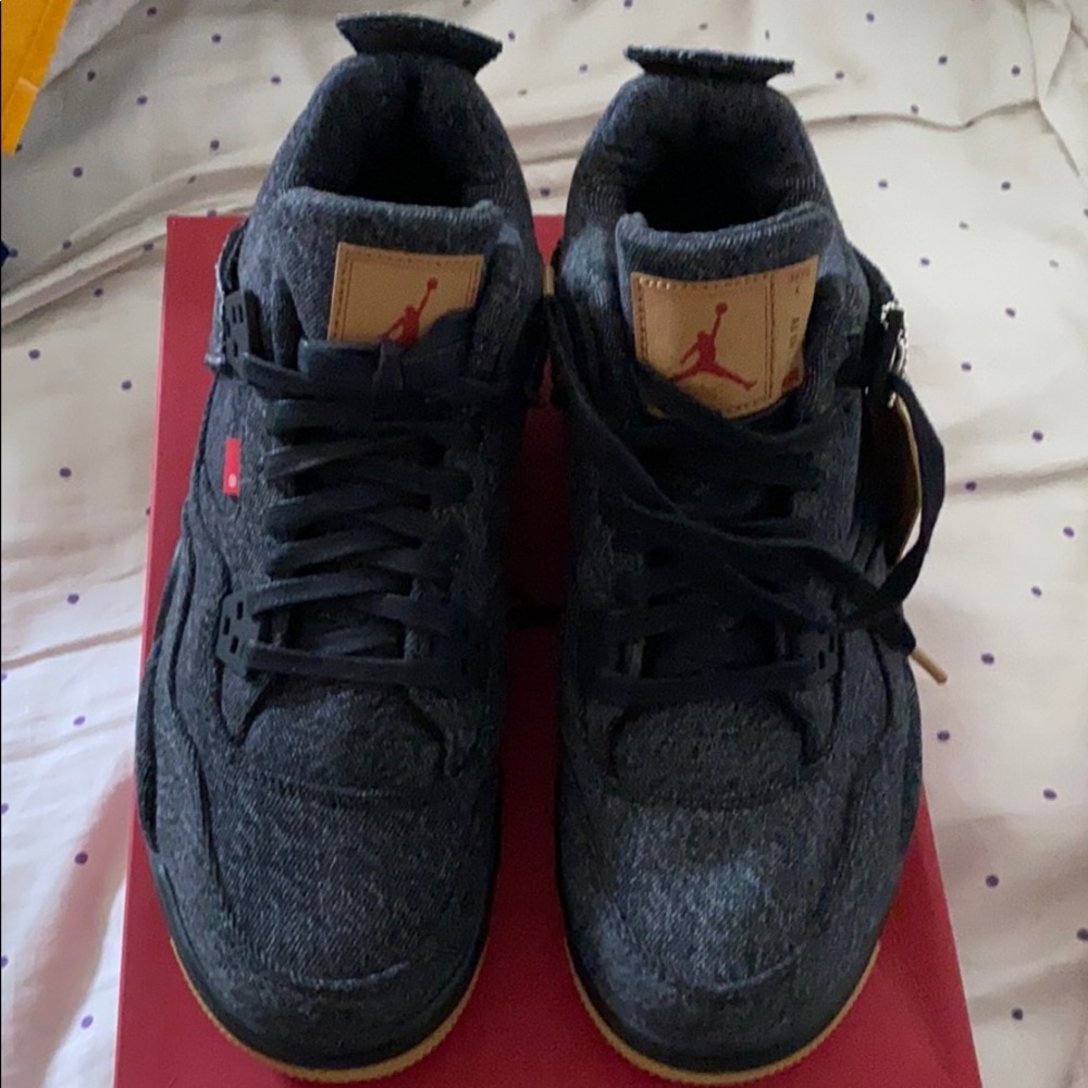 JordanXLevi’s 4 Retro Size 7M